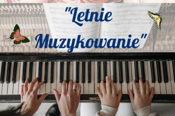 Plakat zapraszający na koncert pt. Letnie muzykowanie, w tle róże oraz dłonie grające na pianinie