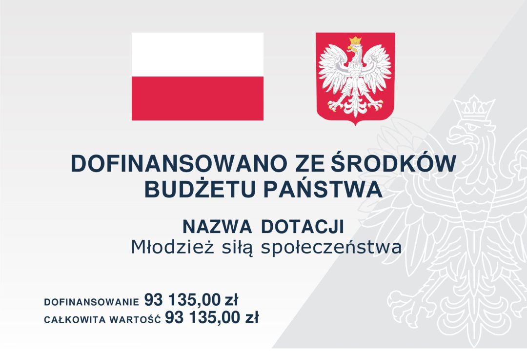 szara tablica, grafika flagi Polski, godło Polski, napis dofinansowano ze środków budżetu państwa