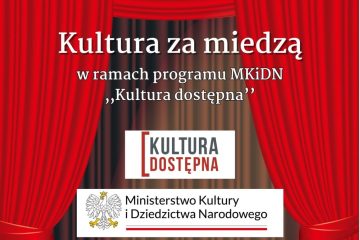 grafika z czerwoną kurtyną w tle, biały napis Kutlrua za miedza w ramach programu MKiDN ,,Kultura dostępna'', na graficie jest także logo Kultura Dostępna oraz Ministerstwa Kultury i Dziedzictwa Narodowego